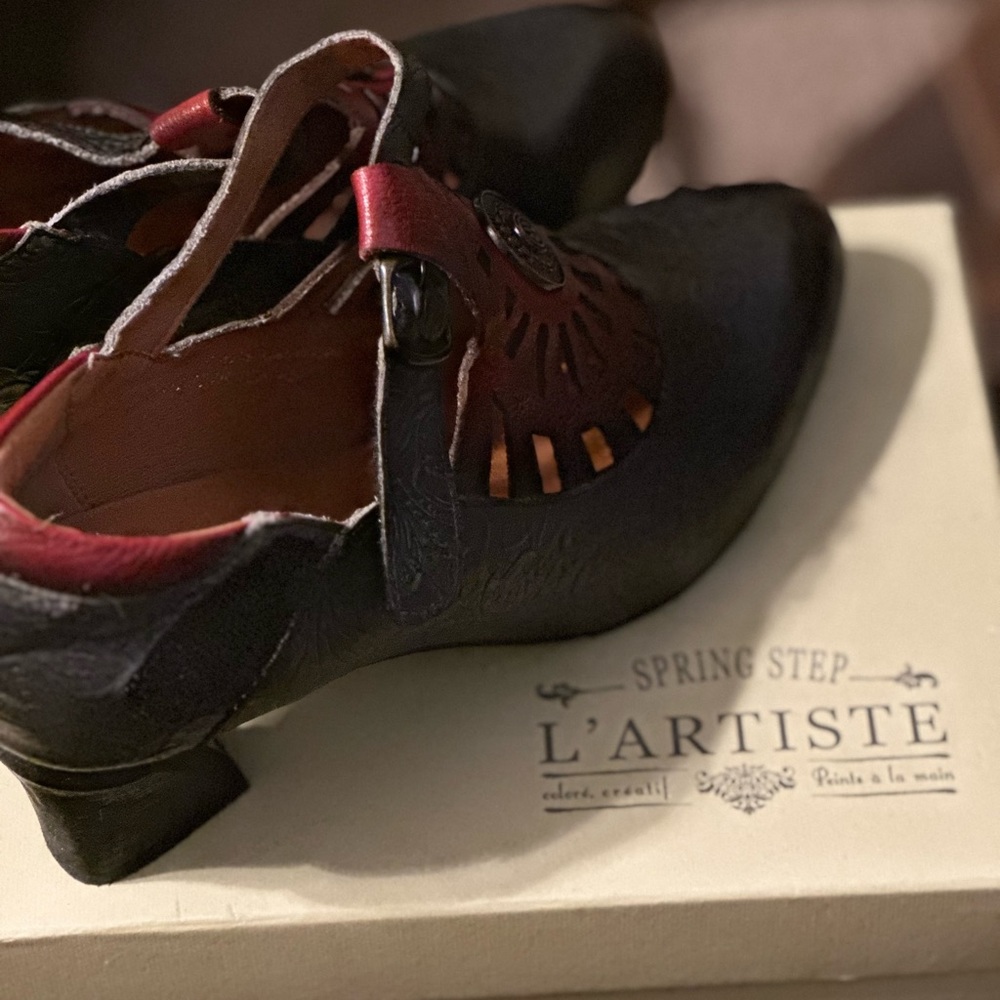 Shoes size 10.5